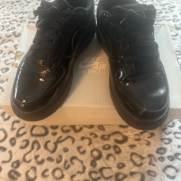 Nike Glossy Black Men's Sneakers - Picture 5 of 5